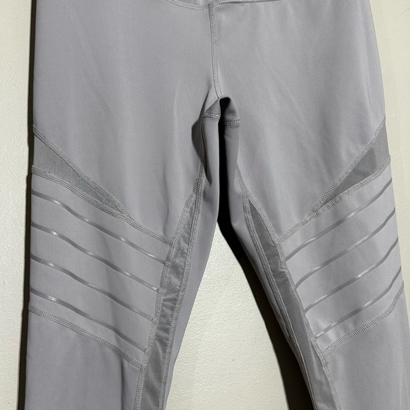 Zella || Street Style High Waist Leggings Gray color Bird Moto Style Sz S - Picture 6 of 9